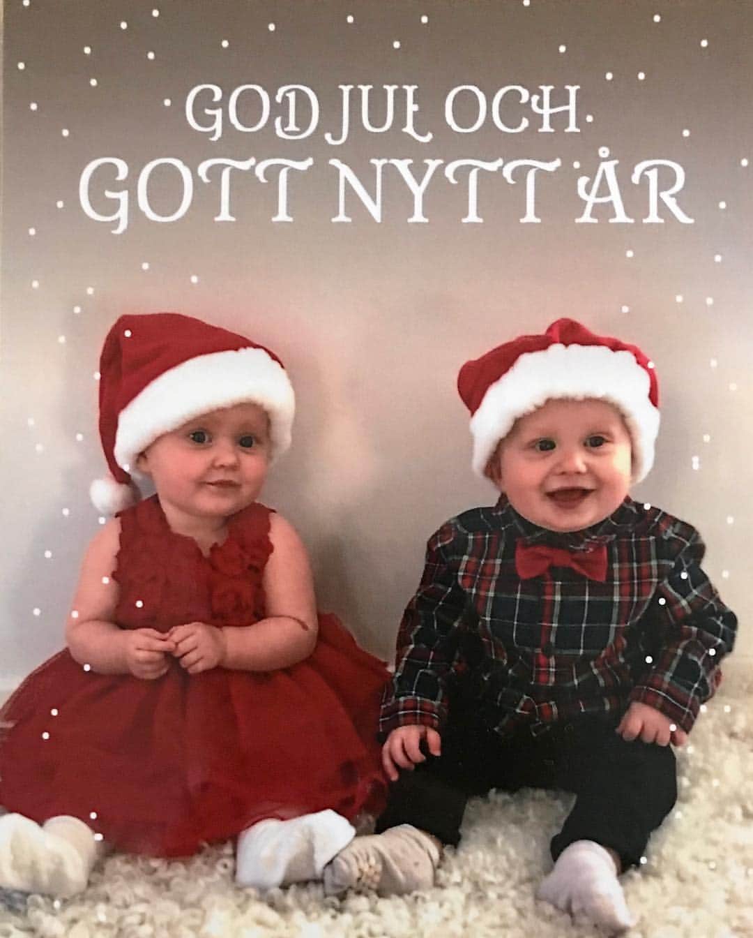 ヴィクトリア・ヘルゲソンのインスタグラム：「Hoppas ni alla får en riktigt god jul!!😘」