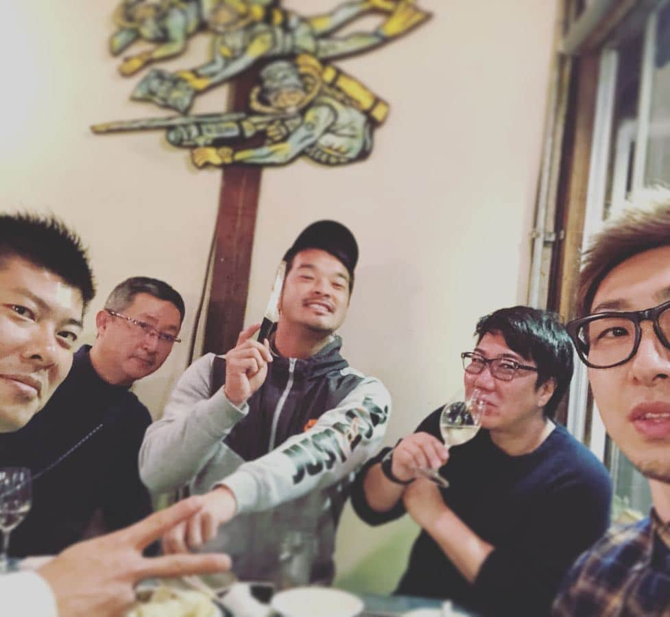 金子千尋さんのインスタグラム写真 - (金子千尋Instagram)「忘年会的な食事会🍴 ． #いつもお世話になっている #車屋さん🚗 #エス＆カンパニー #エスアンドカンパニー #エスカン #S&company #いつもお世話になっている #焼き鳥屋さん #あやむ屋 #そして後輩たち #アベケンタ #ゴンゾー #ヨコヤマテツヤ」12月23日 19時42分 - kanekochihiro_official