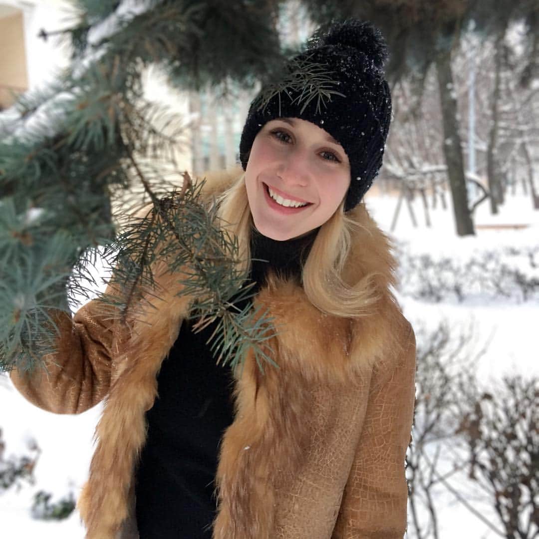 アンナ・ヤノフスカヤのインスタグラム：「#winter in #russia  Absolutely white ❄️🌬❄️ Зимнего настроения вам в ленту.. #december #weekend #mood」