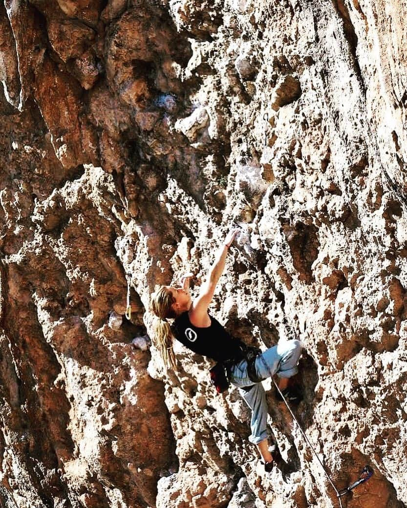 マヤ・ヴィドマーさんのインスタグラム写真 - (マヤ・ヴィドマーInstagram)「I spent one week in Geyikbayırı with Slovenia youth climbing team. It was so nice to see youngsters climbing and having fun together. 💪🏼😀🎉 I wish you all successful season 2019 and more days like this💪🏼😀😎 . 📸 @anzestremfelj . #sloveniayouthclimbingteam #rocktrip #climbing #rockclimbing #haveingfun #killergames 😜🎉」12月23日 21時13分 - maja.stremfelj