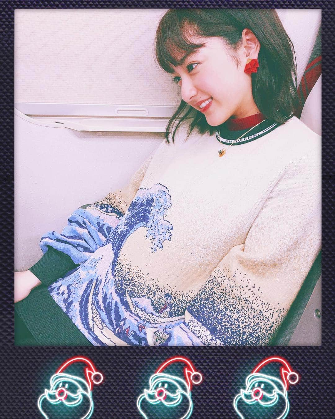 平祐奈さんのインスタグラム写真 - (平祐奈Instagram)「今日ね、クリスマスを意識してみたのね🎄 そしたら、、、 日本感強すぎっ って言われちゃったYO! たしかに。笑 イヤリングはYunaFamilyに頂いたの☺︎ Thank You🎄✨ #クリスマスコーデ #間違った #祐奈の私服日記 #yunafamily  #葛飾北斎 #ワフークリスマス  #今日ね #平祐奈ちゃんに似てますね #って言われたんだけど #似てるかな？私」12月23日 21時42分 - yunataira_official