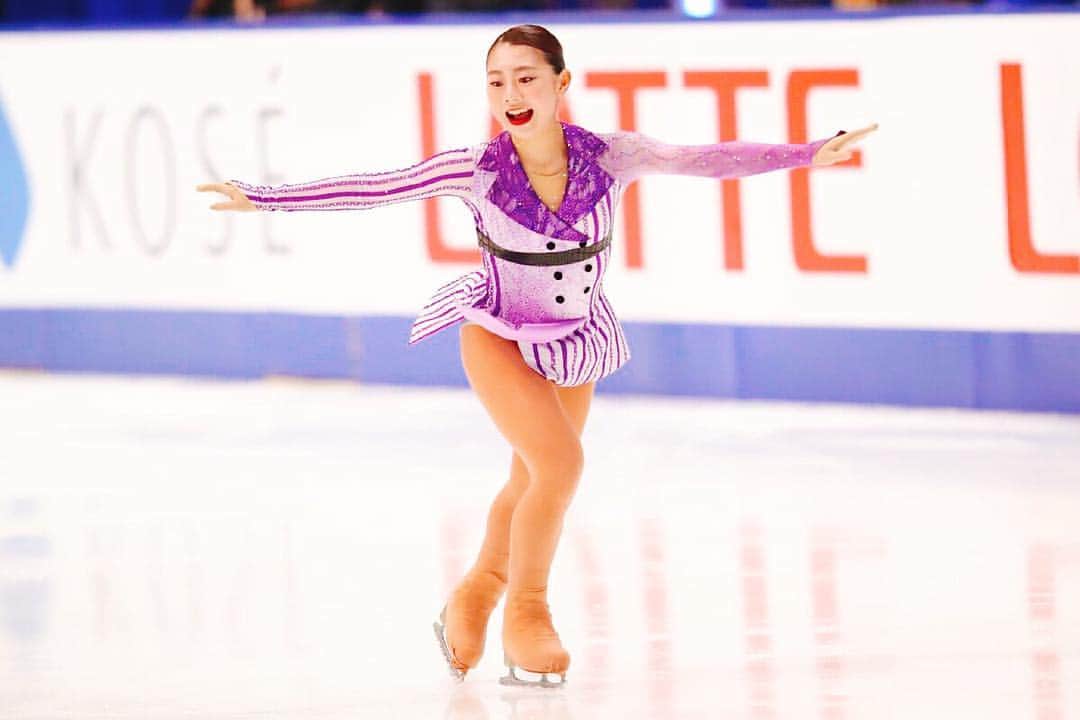 中塩美悠のインスタグラム：「フリーの応援もありがとうございました😊⛸！ 最後の全日本…1番滑走はあまりにもあっけなく終わってしまった、そんな印象でした。 しかし、今年はどうしても、この全日本という大舞台で『タイタニック』を滑りたい！それが大きな目標でもあってので、フリーが滑れて本当に光栄でした。会場の応援が今までにないほど温かくて、冒頭から泣きそうになってしまいました。 私は、怪我で苦しんだ選手、大学四年間思うようにいかなかった選手ではなくて、最後まで笑顔を絶やさなかった選手、そしてなぜか人の心を動かす選手…そんな選手として皆様の記憶に残れたらと思いこの2日間演技させていただきました。どうでしょうか？皆様の中に何かが伝わっていれば幸いです。☘ 現役として全日本に出ることはもうないでしょう…最後のシーズンにこの舞台に立てたこと、思いっきり演技させていただいたこと、一生の思い出です。 そして、この舞台までの険しかった道のりをなんとか潜り抜けてこれた自分に、拍手を贈りたいと思います。目標を定め、達成する。それは今後の人生にも繋がる、大きな自信になりました。壁にぶつかっても立ち上がり前を向く。周りに流されず自分のペースを保つ。自分がどんな状況であれ、きちんと笑顔で挨拶する。上手くいかない時ほど冷静になり、客観的に分析する。…現役を経験して学んだ事はまだまだ沢山あります。 きっとこの努力や、知恵や、経験は…私の財産となり今後の道を照らしてくれることでしょう。  最後にもう一度、応援していただき本当にありがとうございました😊🙏⛸☘️ #mylastnationals」