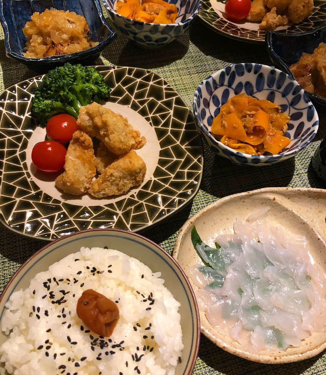 阪本智子さんのインスタグラム写真 - (阪本智子Instagram)「🐡♡ 自分で釣った とらふぐを、 捌いていただき..🔪 #おうちごはん 🍚🥢 いや、まじで美味しすぎた(⊙ꇴ⊙)🧡🧡 📖 ＊とらふぐお刺身 ＊とらふぐ唐揚げ ＊ジンジャーチキン ＊人参とツナのきんぴら ＊タチウオの背越し ＊なめこのお味噌汁 ＊梅ごまご飯 🤤 #fish #globefish #fugu #fishing #fishinggirl #cooking #food #foodstagram #seafood #魚 #釣り #ふぐ #フグ #トラフグ #高級魚 #料理 #手料理 #阪本智子」12月24日 8時21分 - tomoko_sakamoto423