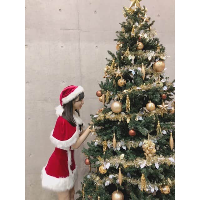 小栗有以さんのインスタグラム写真 - (小栗有以Instagram)「マロンサンタ作業中…🎄❤️ 握手会ありがとうございました！！ 今年最後の個別握手会でした。 今年も沢山のファンの方に出逢っていっぱい笑顔や元気を頂きました😌💫 来年もまた握手会で私からも笑顔や元気を届けられるような楽しい握手会に出来たらいいなと思ってます😊 来年の握手会でもお待ちしています！  #握手会 #クリスマスイブイブ #サンタさん #小栗有以」12月24日 0時22分 - yuioguri_1226