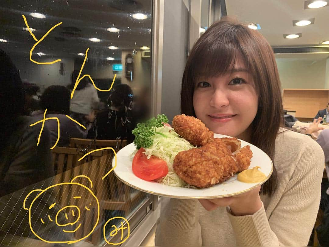 林美桜さんのインスタグラム写真 - (林美桜Instagram)「三連休ですね🐱皆さんはどんな風に過ごしていますか⁇  お休みにトンカツを食べました‼️ サクサクでとても美味しかったです🥢  落ち込んだ時はこの美味しかったトンカツを思い出して、今週を乗り切ろうと思います😊  #休日#三連休#🍚#トンカツ#とんかつ#私はヒレカツ派です#月曜日#頑張りましょう！#tv#テレビ朝日#アナウンサー#林美桜」12月24日 9時22分 - miou0hayashi