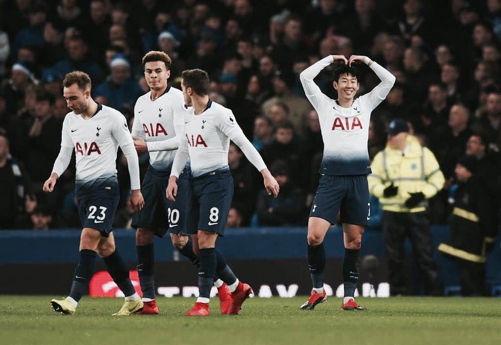 ソン・フンミンさんのインスタグラム写真 - (ソン・フンミンInstagram)「What a Performance 🙊 you guys were brilliant again💙Merry Christmas 🎁🎄 ⚽️⚽️#COYS」12月24日 4時14分 - hm_son7