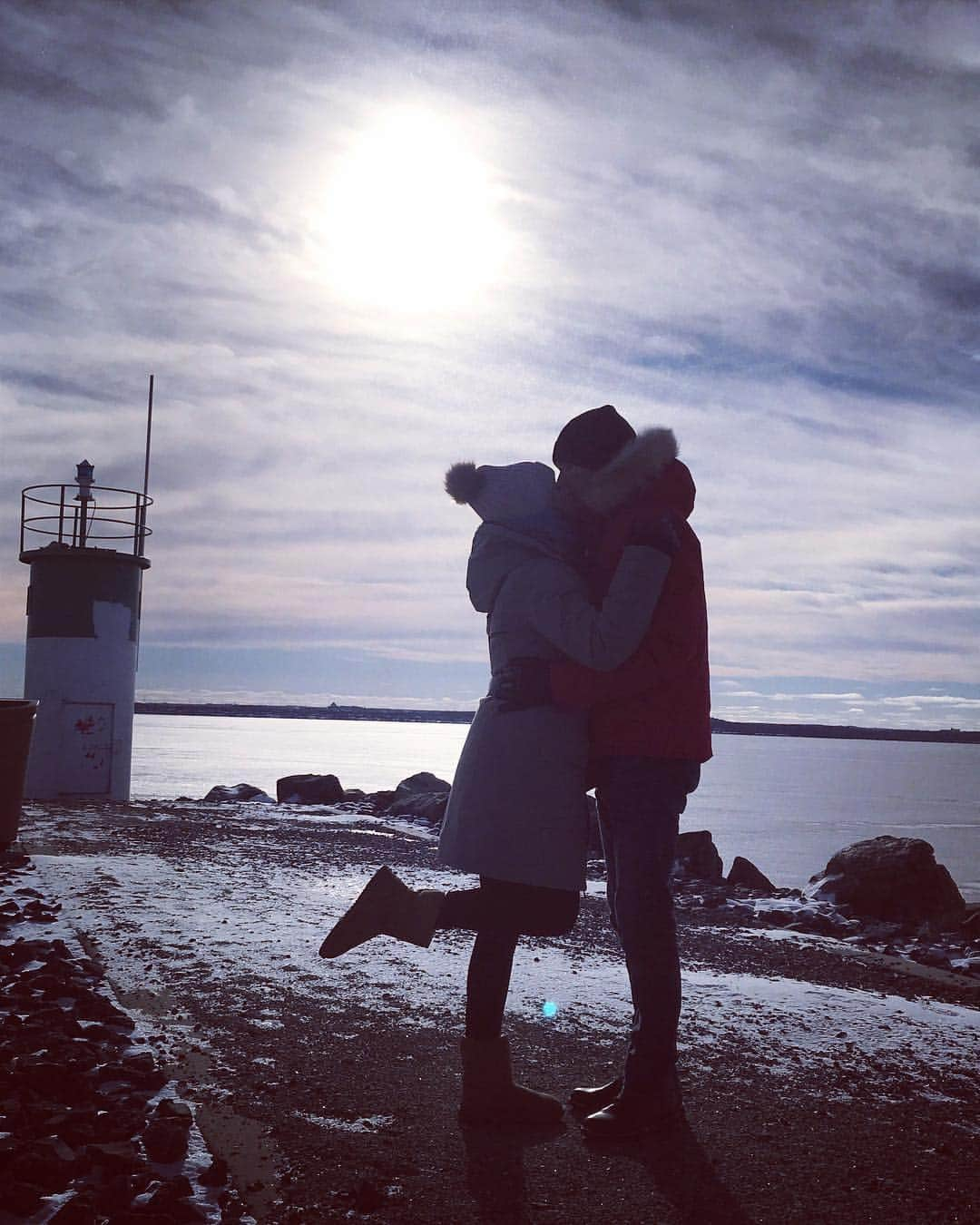 アンドレイ・ロゴジンのインスタグラム：「Had a great day with you baby! 👫 ... was nice to take a walk by the river and enjoy some fresh air. And also found this nice spot for a pic! 📸 •  #perfectspot #perfectday #sillouette #happycouple #любовь #природа #река #поцелуй #солнце #любимый #любимая」