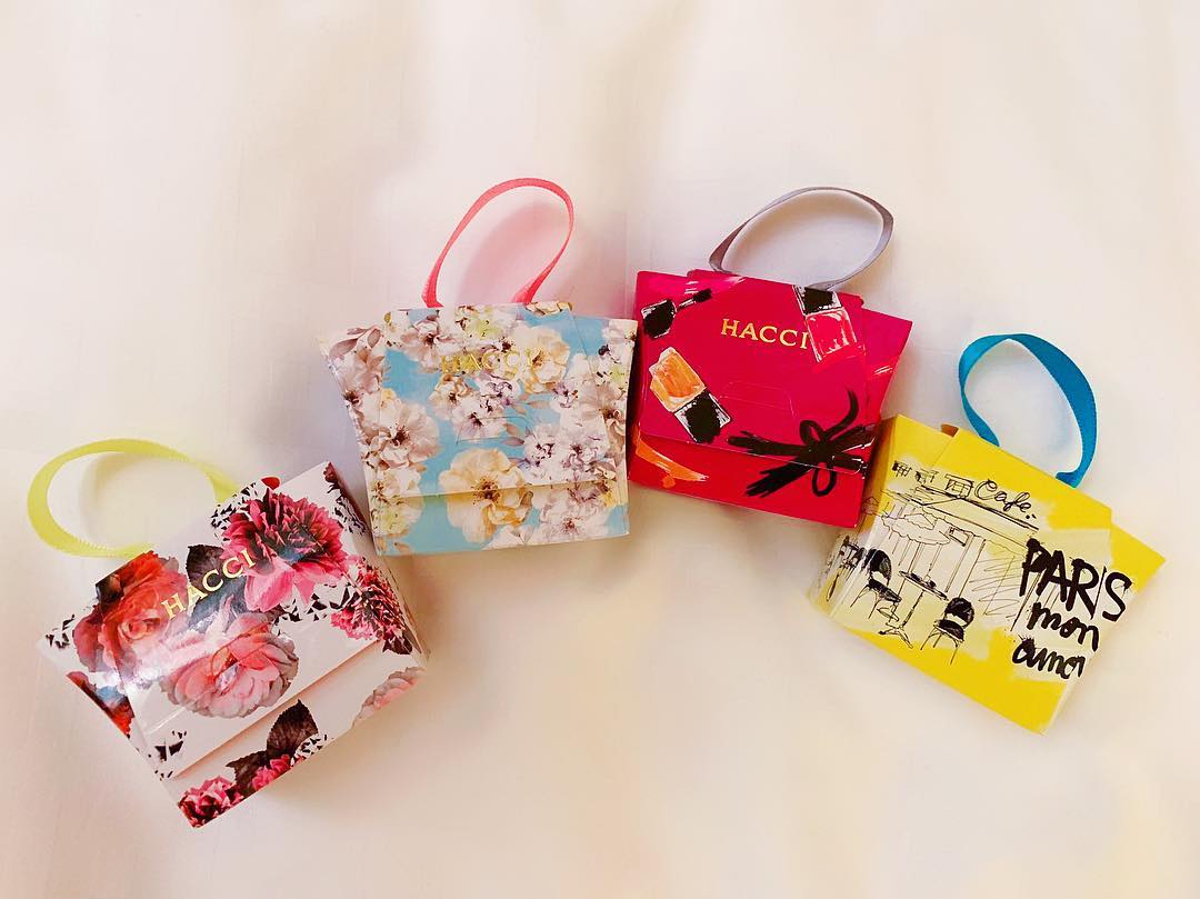 中山絵梨奈のインスタグラム：「いただきものの、HACCIのとっても可愛いはちみつ洗顔石鹸🛁 うるおい力がある肌にも優しい成分と、甘い香りに癒される🤤🍯 #hacci #ハチミツ #honey #洗顔石鹸 #スキンケア」