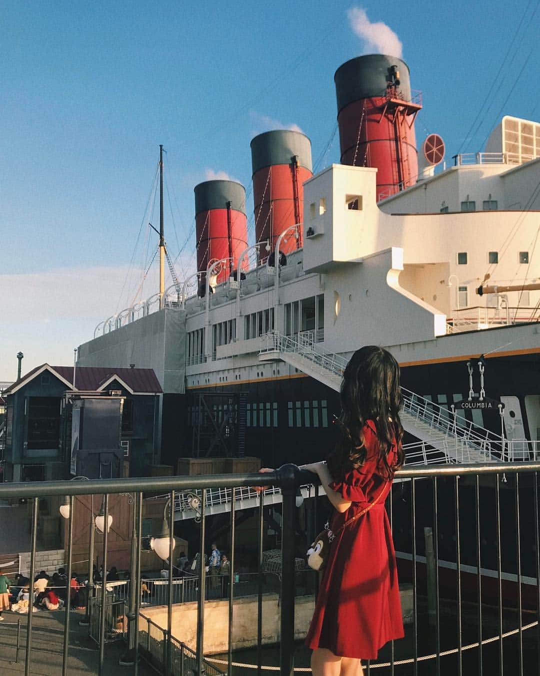 ナ・ヒョンソンのインスタグラム：「Love Disney sea 💙💙💙💙💙」