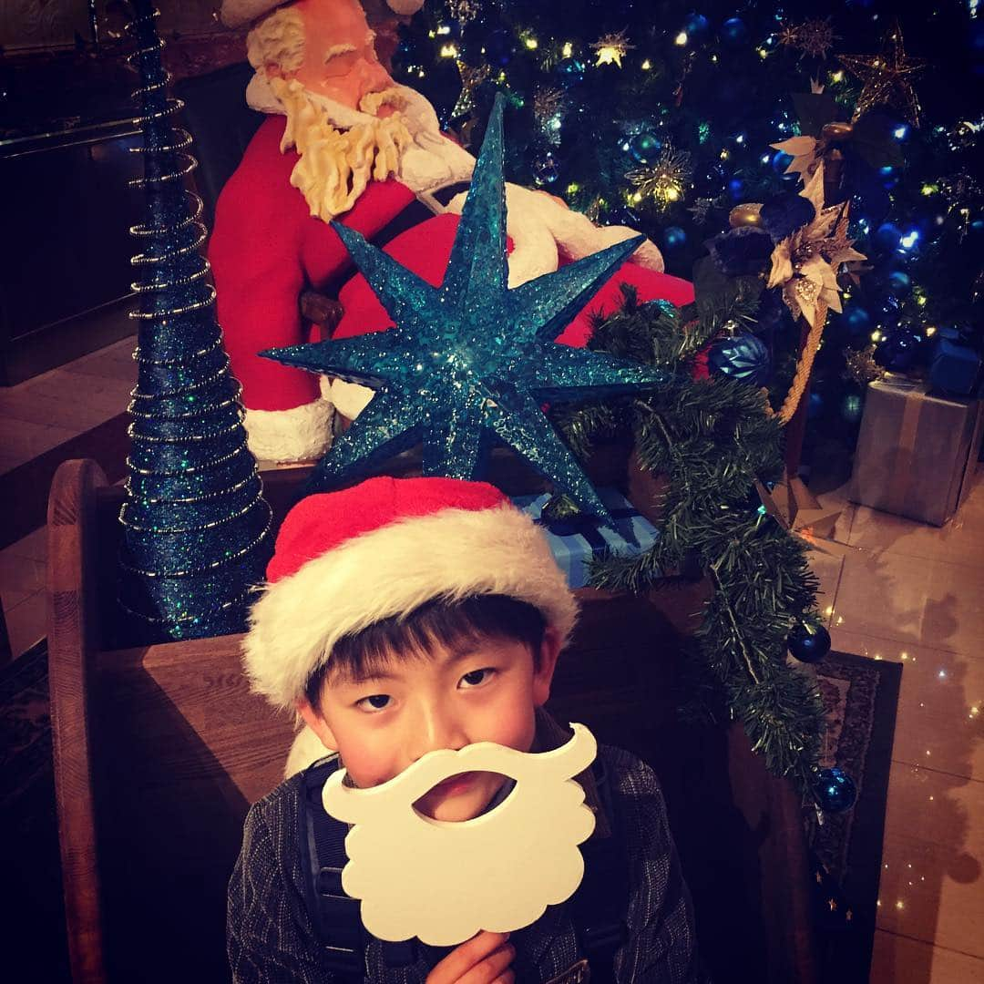 坂東亀三郎さんのインスタグラム写真 - (坂東亀三郎Instagram)「メリクリです🎄 サンタ来るかなぁ、、、🤶 ・ ・ #歌舞伎 #音羽屋 #歌舞伎役者 #亀三郎 #坂東亀三郎 #六代目 #彦三郎 #坂東彦三郎 #九代目 #歌舞伎部 #otowayabando #親バカ部 #倅マン #えみふる コメントはお気軽に📝」12月24日 9時47分 - otowayabando