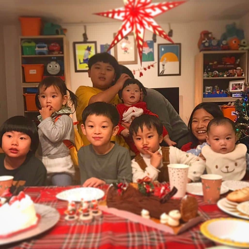 藪木健太郎さんのインスタグラム写真 - (藪木健太郎Instagram)「平成最後のクリスマス。 同じマンションの家族がこんなに仲良くなることがあるんだろうか(^^) “長屋感”満載のお付き合い。 初めて参加するBABYも2人。 楽しい楽しい(^^)」12月24日 12時47分 - kentaroyabuki