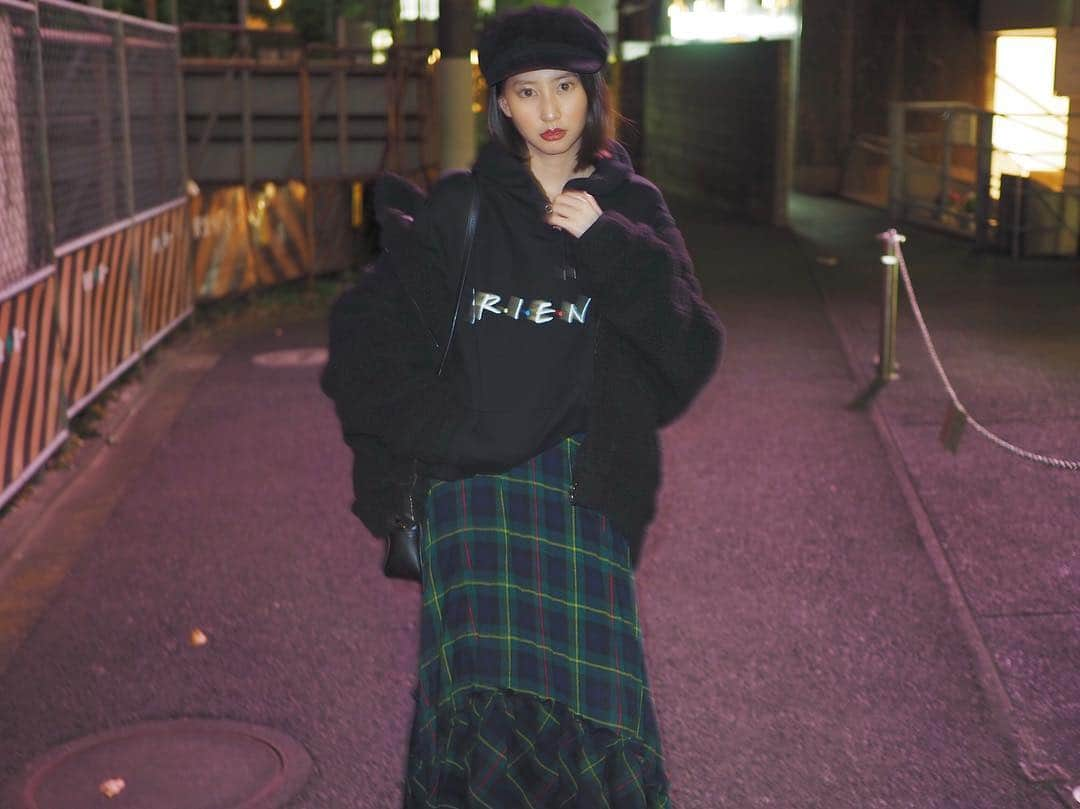 河北麻友子さんのインスタグラム写真 - (河北麻友子Instagram)「FASHION HAT: CA4LA JACKET: I.AM.GIA HOODIE: H&M SKIRT: Zara BOOTS: Dr.Martens BAG: Gucci  #FASHION #OOTD #麻友コーデ #MayuPics #麻友ぴく」12月24日 13時14分 - mayukokawakitaofficial