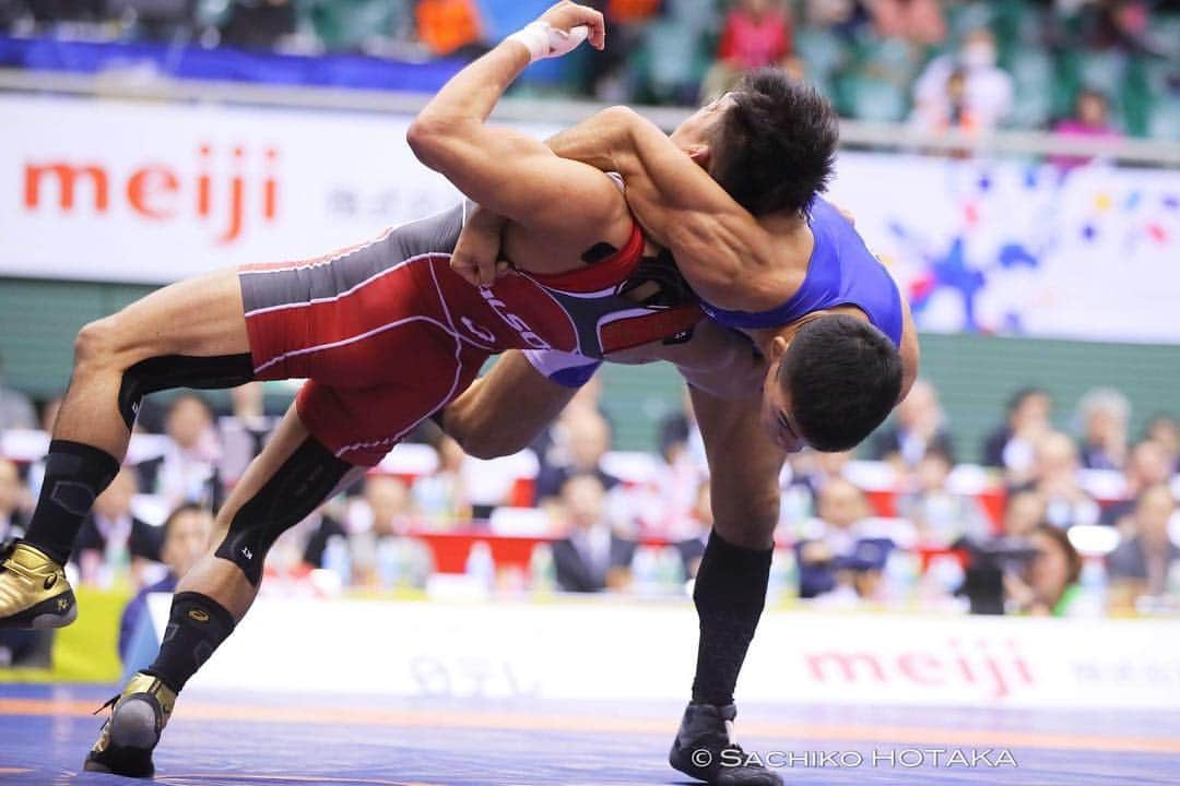 文田健一郎のインスタグラム：「全日本選手権で優勝することができました！ 本当に苦しい1年でしたが、多くの方のサポートのおかげで再びこの舞台で頂点に立つことができました。  これからも東京オリンピックに向けて突き進んでいきますので、応援よろしくお願いします！！」