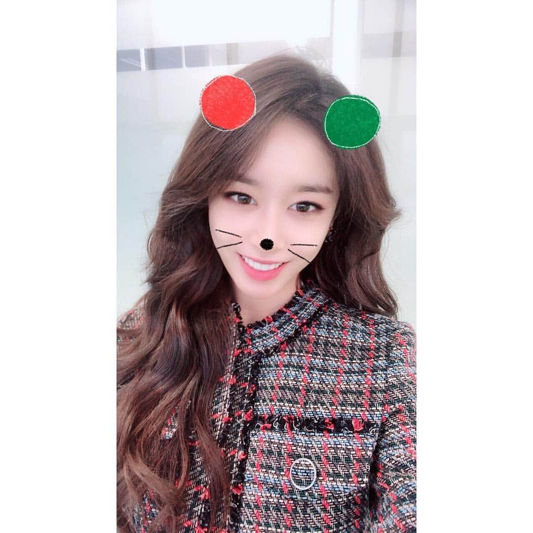 ジヨン のインスタグラム：「Merry Christmas🎄」
