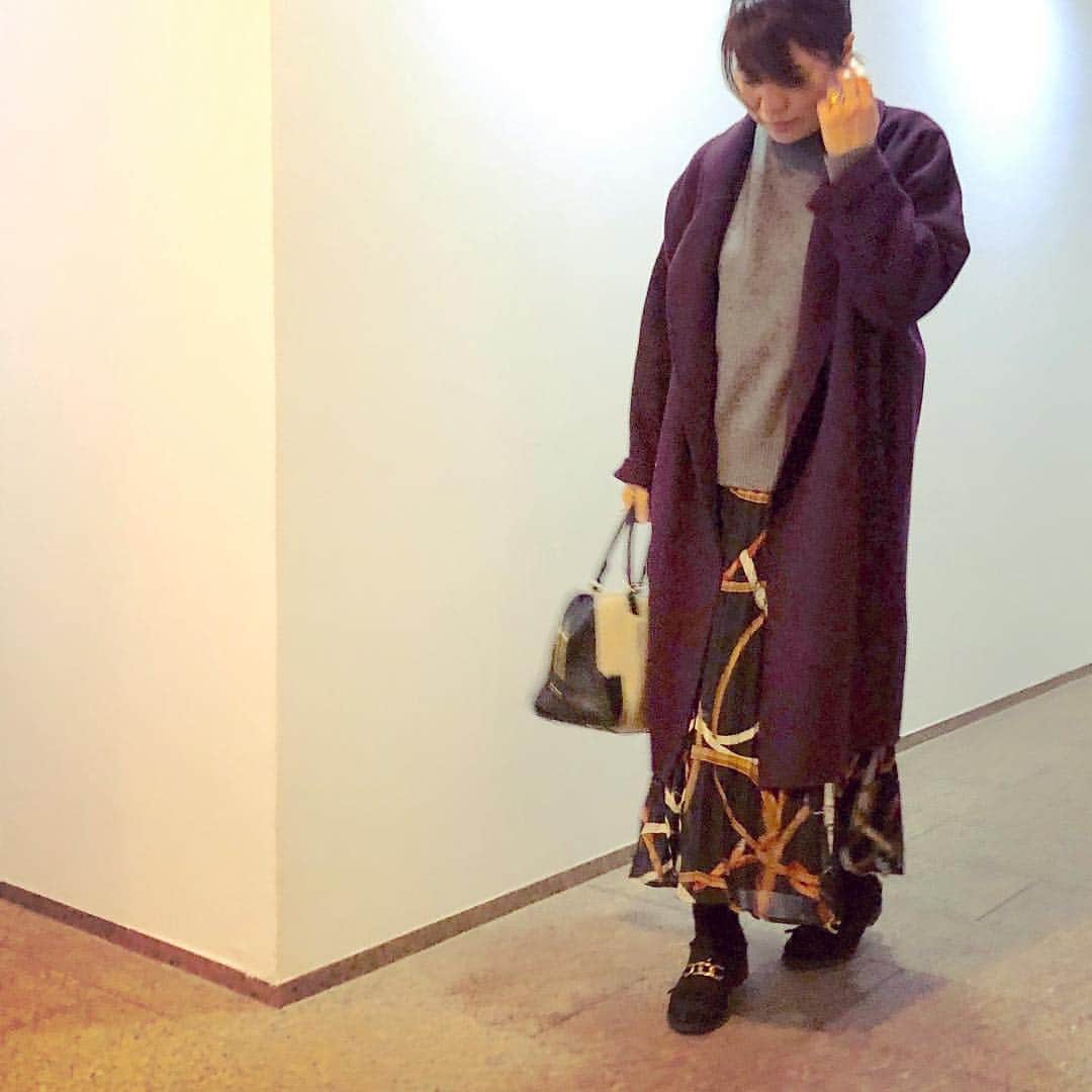 望月律子さんのインスタグラム写真 - (望月律子Instagram)「今年もあと少し☺︎❤︎ #coat #korea #knit #vondel #skirt #marella #bag #loewe #shoes #tods」12月24日 13時44分 - ritsukomochizuki