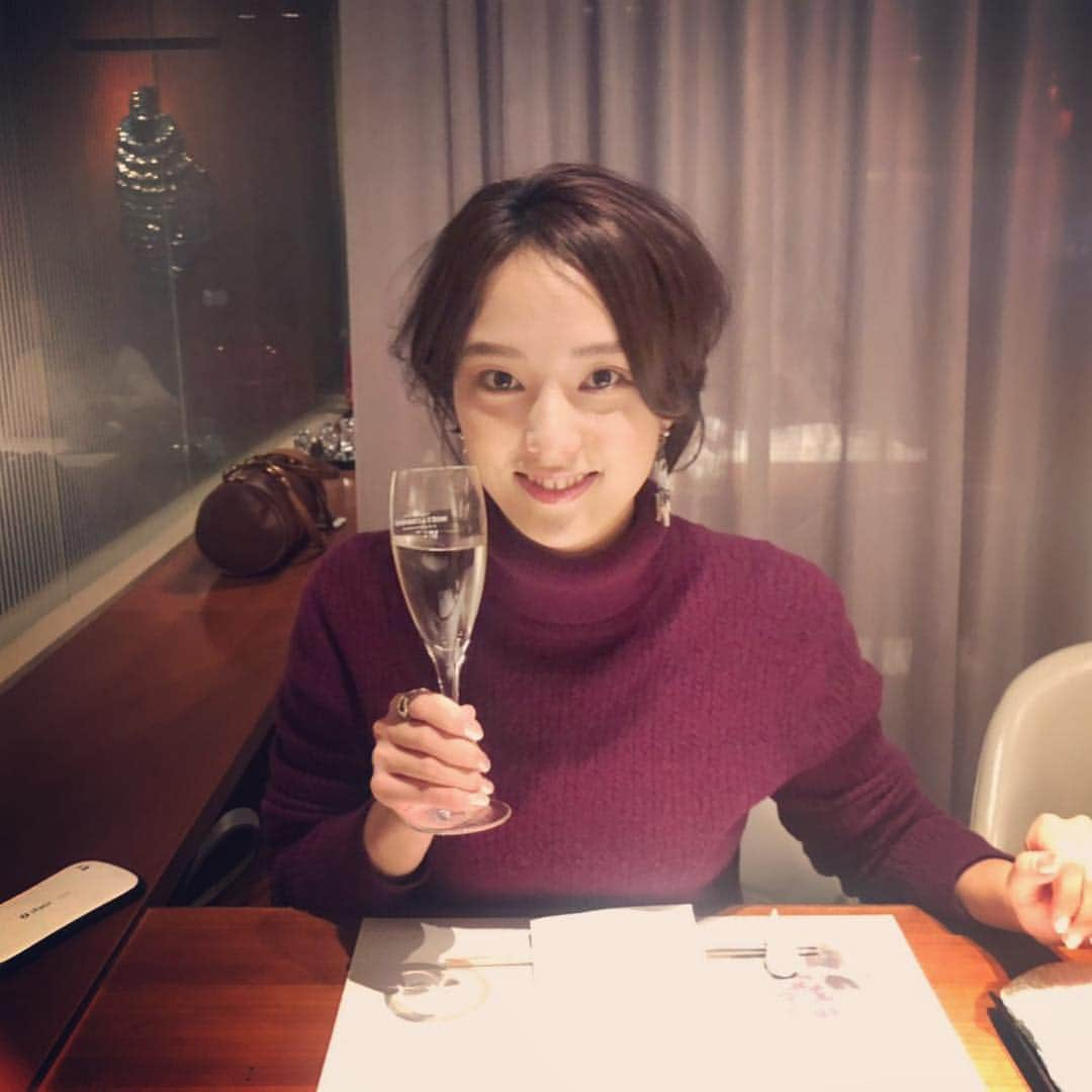 小貫智恵さんのインスタグラム写真 - (小貫智恵Instagram)「. クリスマスはぽちさんと😋 (なんで陶芸することになったかはよくおぼえてない。) . キチンと丁寧に作ろうとするぽちさんと、 『これも味だから！ハハハ😆』なワタシ、、、笑」12月24日 14時08分 - chie_0704