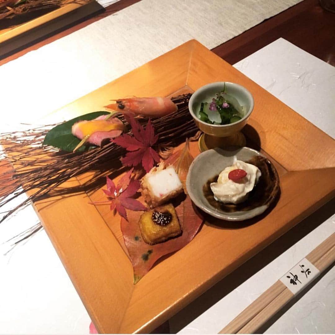 小貫智恵さんのインスタグラム写真 - (小貫智恵Instagram)「. クリスマスはぽちさんと😋 (なんで陶芸することになったかはよくおぼえてない。) . キチンと丁寧に作ろうとするぽちさんと、 『これも味だから！ハハハ😆』なワタシ、、、笑」12月24日 14時08分 - chie_0704