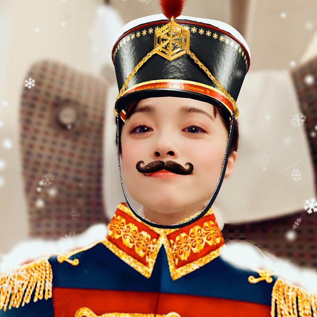 みひろさんのインスタグラム写真 - (みひろInstagram)「クリスマスイヴだね🔔 サンタさん来ないかな… こっちから行っちゃおっかな✨ #mihiro #christmas」12月24日 14時41分 - mihiro0519