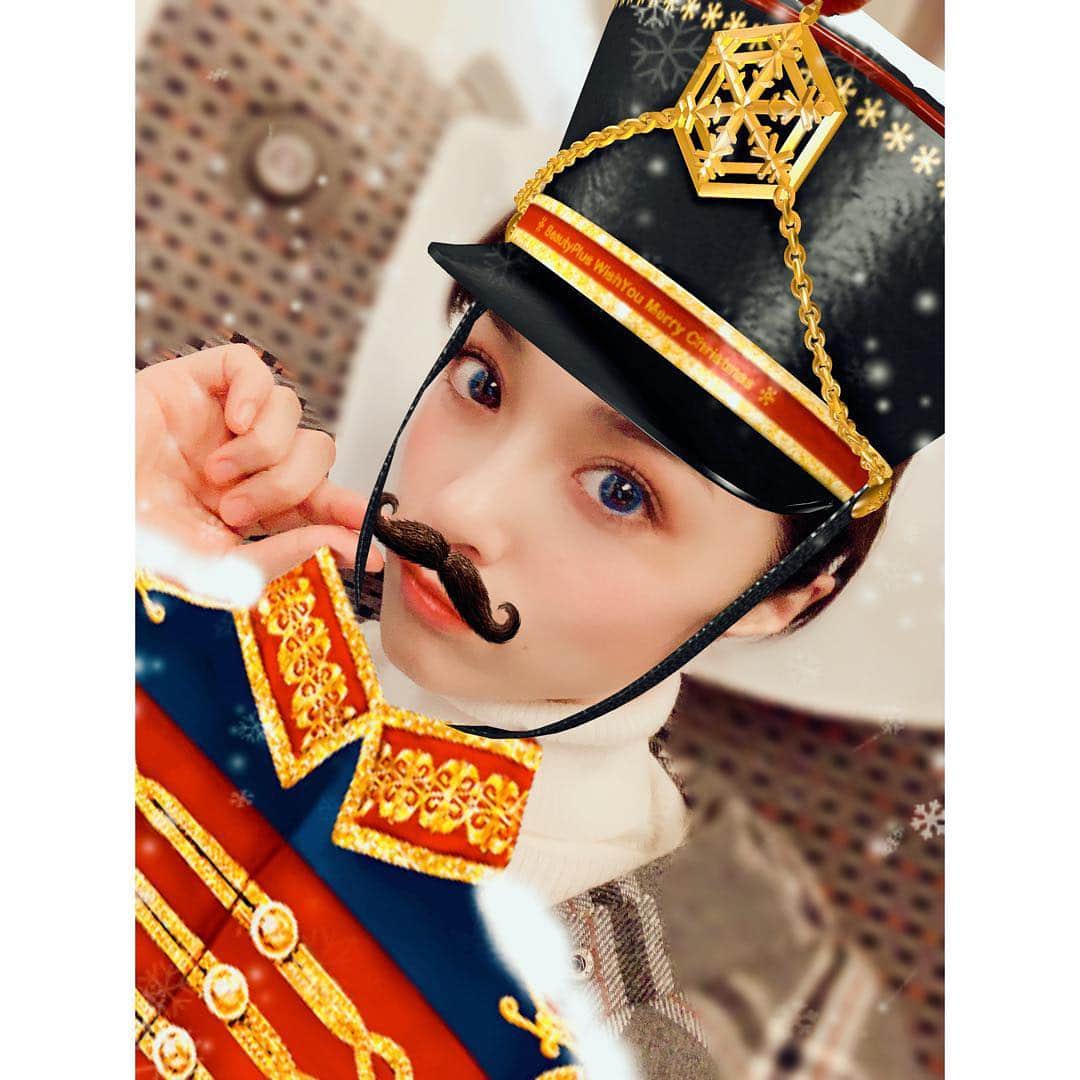 のインスタグラム：「クリスマスイヴだね🔔 サンタさん来ないかな… こっちから行っちゃおっかな✨ #mihiro #christmas」