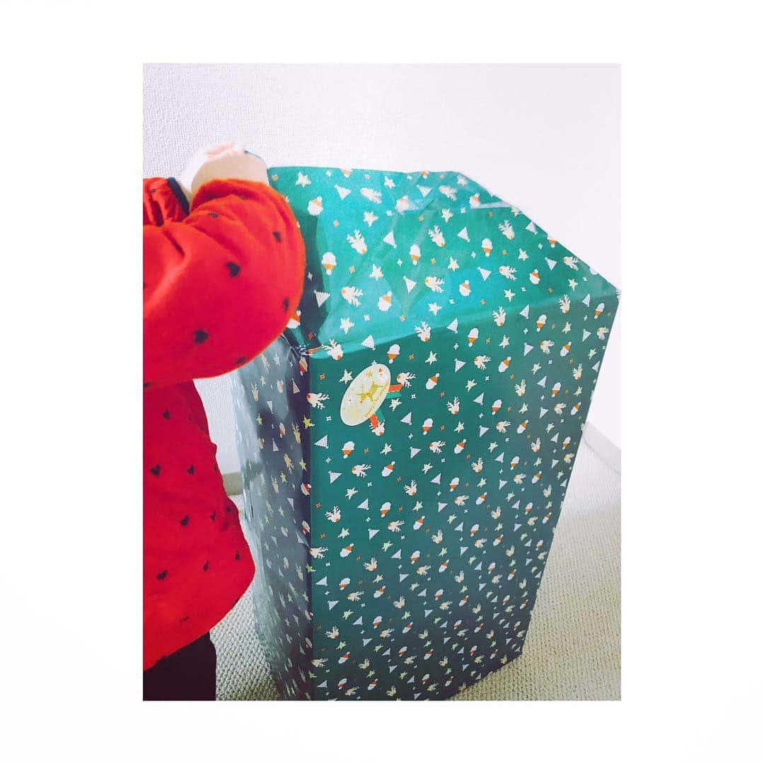 虎南有香さんのインスタグラム写真 - (虎南有香Instagram)「クリスマスイヴ🎄🎅 おじいちゃん、おばあちゃん、色んな人から沢山プレゼント貰えて良かったね🥰💗」12月24日 14時52分 - konanyuka
