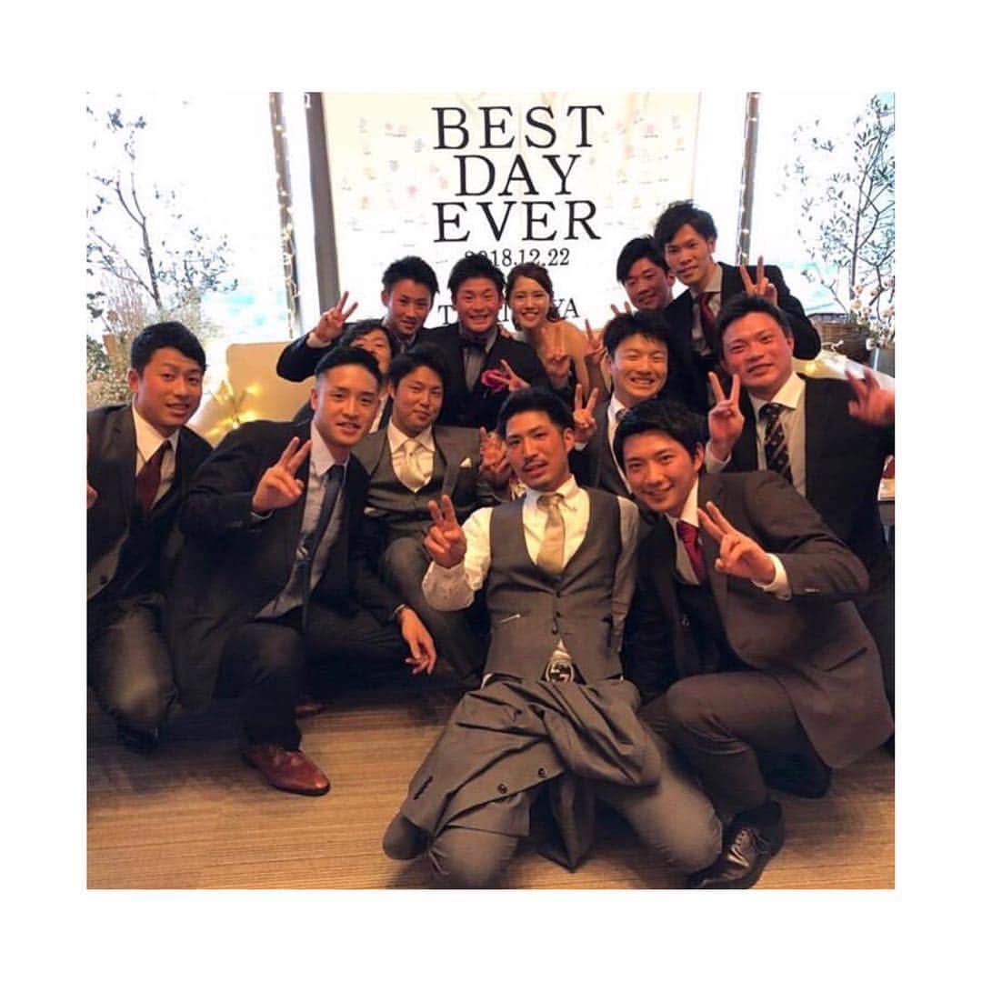 森原康平さんのインスタグラム写真 - (森原康平Instagram)「先日ですが、大学の可愛い可愛い後輩のたいきの結婚式でした🤵👰 緊張してるとこも可愛いかったよ（笑）素敵な時間を過ごさせてもらいました。結婚式っていいよね👍  #wedding #happyholiday」12月24日 15時23分 - kohei_morihara