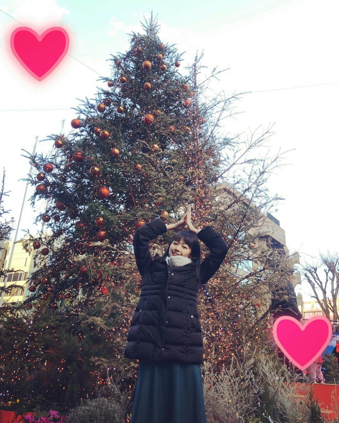 紀真耶さんのインスタグラム写真 - (紀真耶Instagram)「フォローやコメントありがとうございます！ 東京タワーのクリスマスツリーが綺麗🎄ロケをしてきました！ とっても寒いですね❄️ #テレビ朝日 #スーパーJチャンネル #東京タワー #クリスマスイブ #アナウンサー #紀真耶」12月24日 15時38分 - maya0kino
