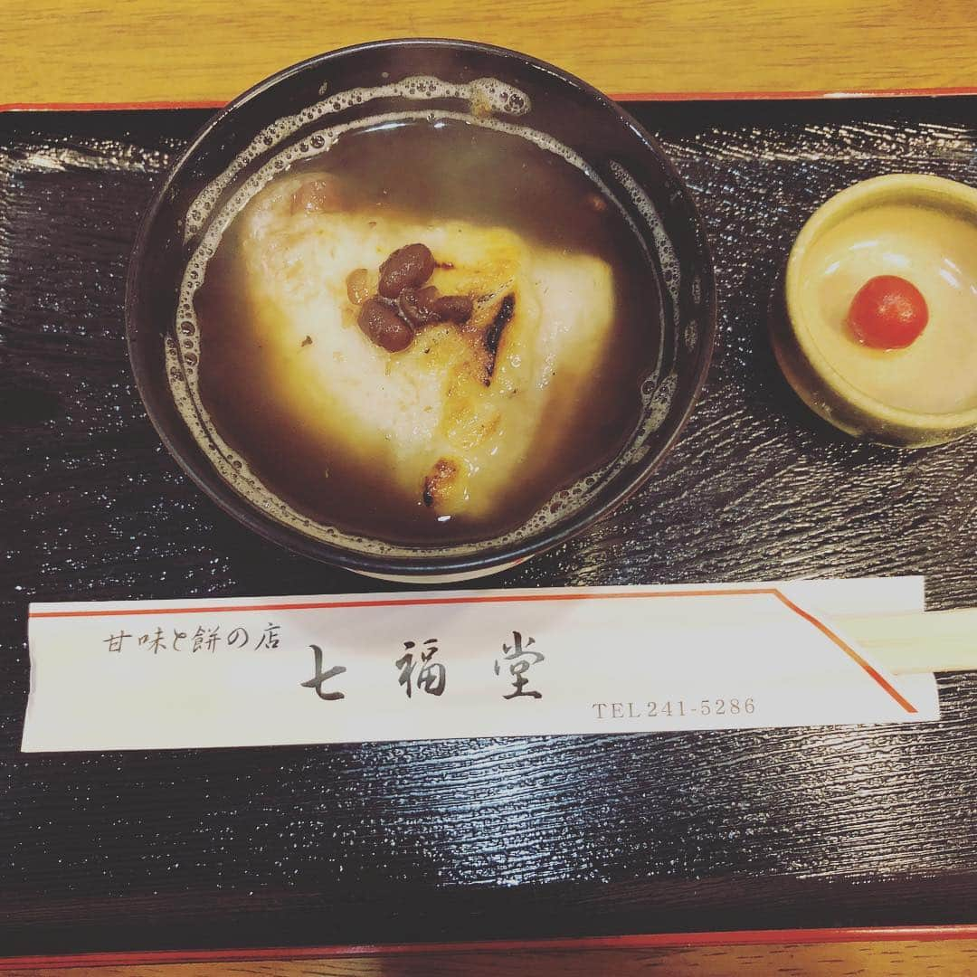 谷花音さんのインスタグラム写真 - (谷花音Instagram)「動物園の後はお昼ご飯🍽  これも、ヘアーメイクさんから教えてもらった  お餅やさんに行きました👣  私はぜんざいとあべ川餅を食べました🥢  お餅がすごく柔らかくてとろけそうでした😂  また、食べたいなぁ〜😋 #谷花音 #ランチ #lunch  #お餅 #ぜんざい #七福堂」12月24日 16時13分 - t_kanon_ta