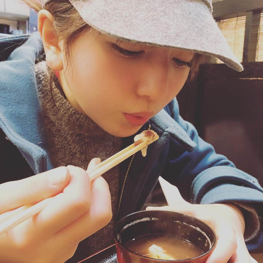 谷花音さんのインスタグラム写真 - (谷花音Instagram)「動物園の後はお昼ご飯🍽  これも、ヘアーメイクさんから教えてもらった  お餅やさんに行きました👣  私はぜんざいとあべ川餅を食べました🥢  お餅がすごく柔らかくてとろけそうでした😂  また、食べたいなぁ〜😋 #谷花音 #ランチ #lunch  #お餅 #ぜんざい #七福堂」12月24日 16時13分 - t_kanon_ta