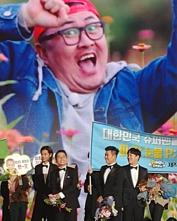 キム・ジュノさんのインスタグラム写真 - (キム・ジュノInstagram)「최우수상 축하해  프콘아!!^^#데프콘#유대준#연예대상#1박2일」12月24日 16時31分 - charliekimi