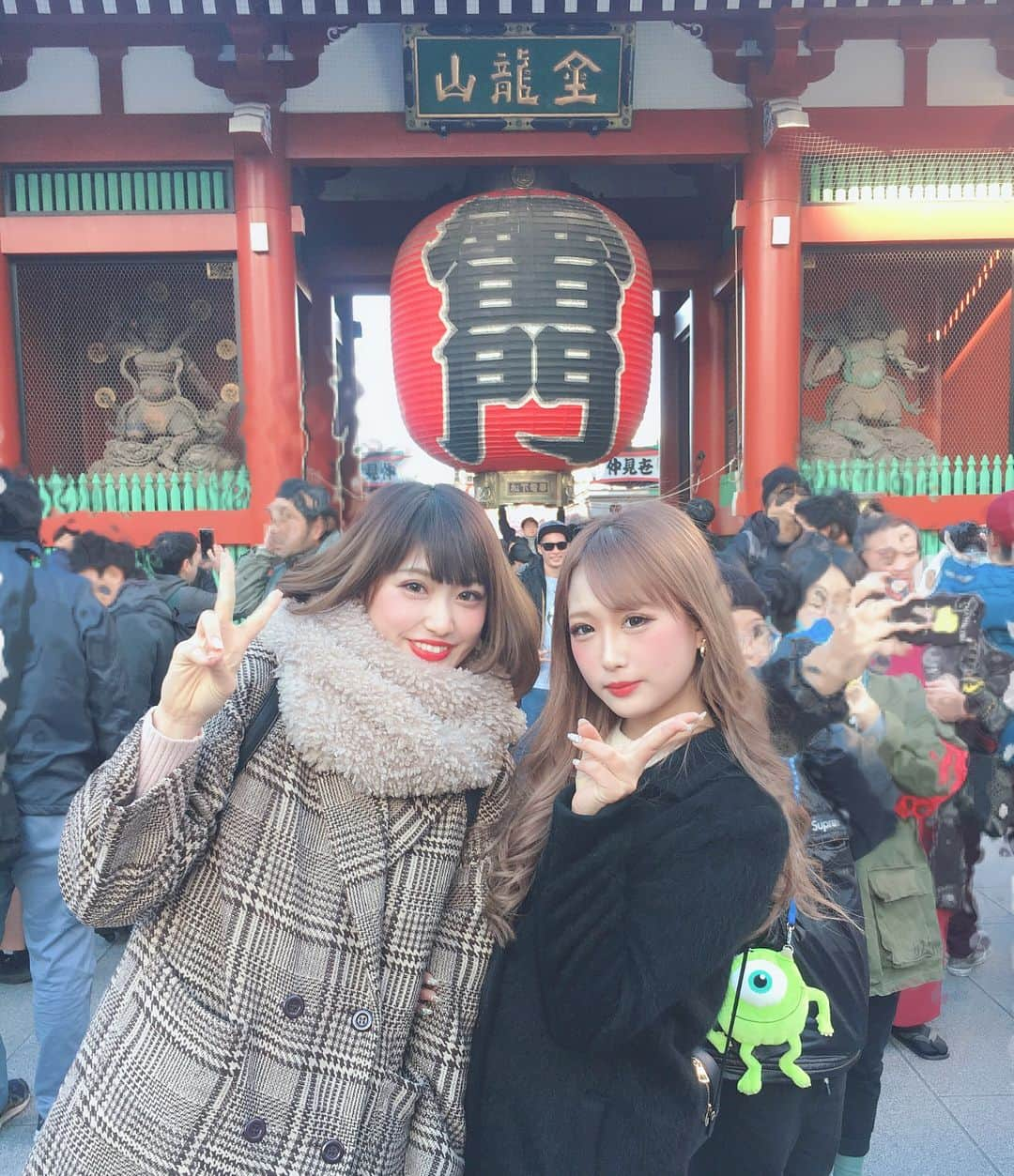 伊藤桃々さんのインスタグラム写真 - (伊藤桃々Instagram)「イブは色んなとこ行く日🇯🇵 #クリスマスイブ#浅草#雷門#観光#クリスマス#伊藤桃々#egg#eggモデル#磯辺餅#instagood #instalike #gal #lol #instafood #instadaily」12月24日 16時40分 - __peachstagram__