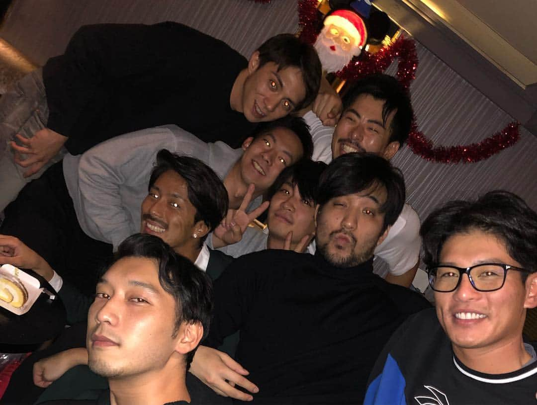 立石諒さんのインスタグラム写真 - (立石諒Instagram)「昨日は平成生まれの仲良しクリスマス会 #平成元年生まれ #からの #平成5年生まれまで #みんなでクリスマス会 #竜次だけ33歳 #クリスマス #パーティ #楽しいけど #歳も重ねて #解散が早くなった #しゃーなし」12月24日 19時01分 - ryo.tateishi