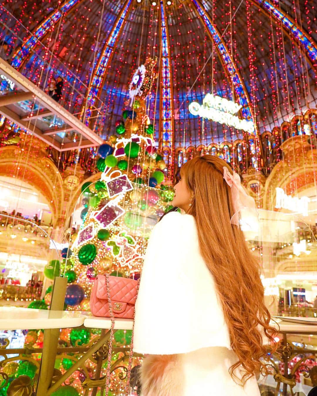 愛沢えみりさんのインスタグラム写真 - (愛沢えみりInstagram)「. happy christmas🎄❄️🇫🇷💗 happy♥️♥️♥️♥️♥️♥️♥️♥️ . #happy#paris#christmas#GaleriesLafayette#love 🎄😍💕」12月24日 19時16分 - emiri_aizawa