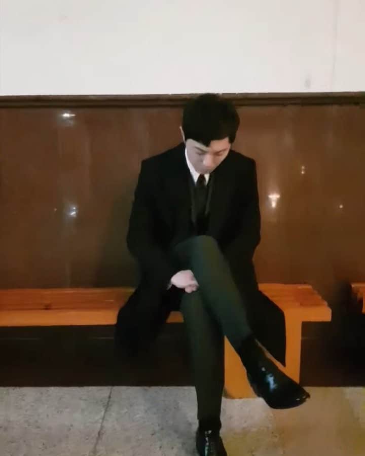 チン・グのインスタグラム：「Merry Christmas 🎄 누구를 위한 크리스마스인가? 울면 안돼!! Don't Cry!!!!」