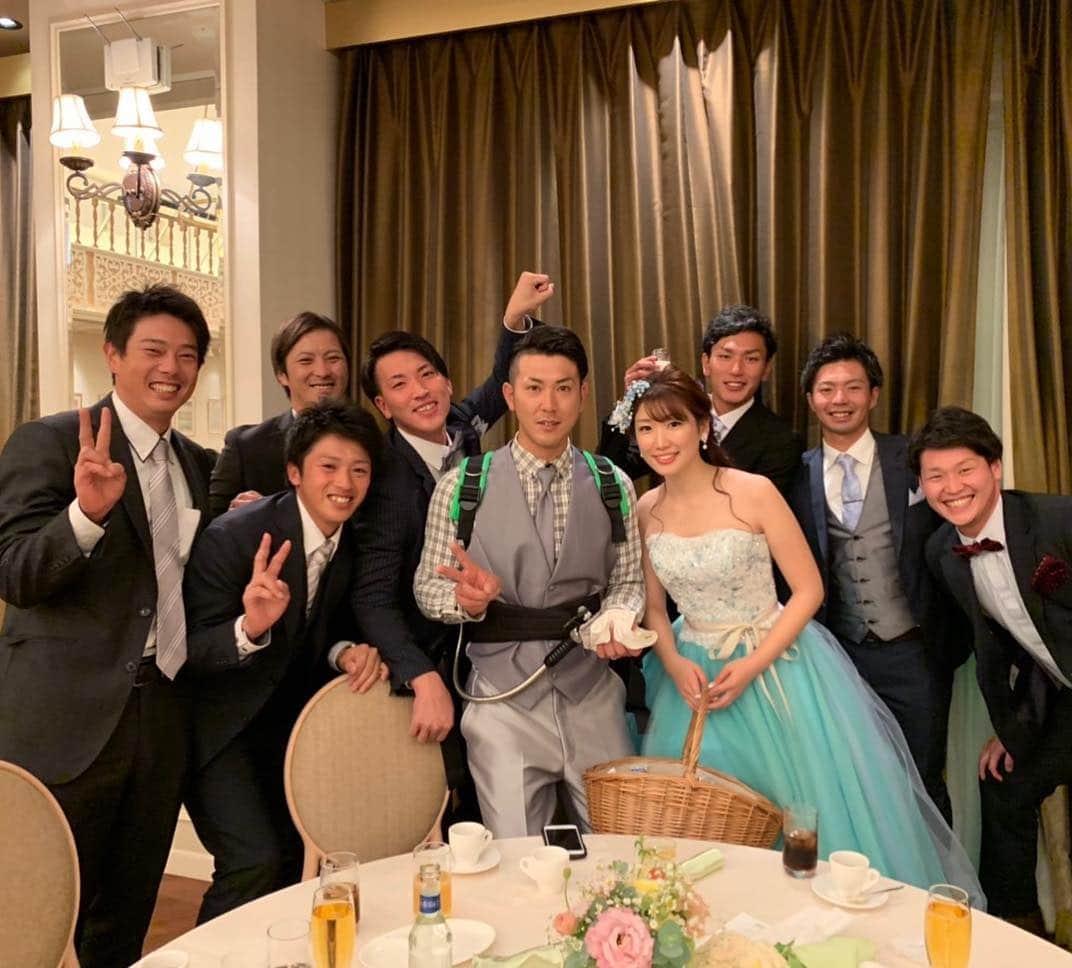 渡辺俊介のインスタグラム：「まさかの福岡で2日連続の結婚披露宴 小関 幸松 結婚おめでとう㊗️」