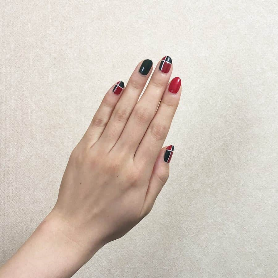 鈴木瑛美子さんのインスタグラム写真 - (鈴木瑛美子Instagram)「Merry Christmas Eve 🎅🏻🎅🏼🎅🏽🎅🏾🎅🏿 セルフネイル #nail」12月24日 19時33分 - emksuzuki