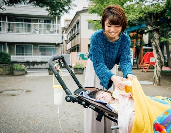 soarさんのインスタグラム写真 - (soarInstagram)「娘の重い障害を葛藤の末受け入れるまで🕊🍀✨ 『この子を愛することに理由なんていらない』と気づき、世界が変わった🚂🌏✈️ 病気・障害当事者と家族のためのオンラインコミュニティ「CARE LAND」を運営する金澤裕香さんのコラムです📚🎁🎀 http://soar-world.com/2017/12/01/yukakanazawa/ ・ ・ 「soar（ソアー）」は、人の持つ可能性が広がる瞬間を捉え伝えていくメディアです💫🌙✨ http://soar-world.com/ ・ ・ #soar_world #家族 #育児 #保育園 #障害児子育て #車椅子 #wheelchair #難病 #ばんごはん #子育て #障害者手帳 #身体障害 #子育て #先天性心疾患 #パラリンピック #二分脊椎 #療育 #肢体不自由 #肢体不自由児 #水頭症 #特別支援学校 #療育センター #重症心身障害児 #脳性麻痺 #筋ジストロフィー #病児保育 #呼吸器 #医療的ケア児 #児童デイサービス #かわいい」12月24日 20時01分 - soar_world