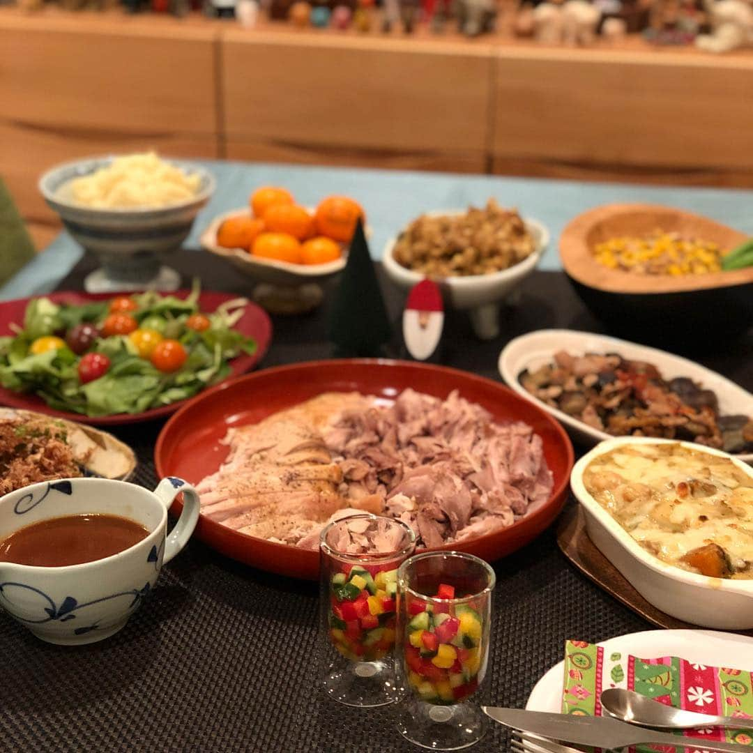 藤井リナさんのインスタグラム写真 - (藤井リナInstagram)「Merry Christmas 🎄  家族でお決まりターキーの クリスマスディナー🍽 素敵なクリスマスを過ごしてね☺️❤️ #merrychristmas #christmas #christmasdinner #turkey #dinner #family #love #peace #happy 微博:@藤井莉娜LenaFujii #lenafujii #fujiilena #藤井リナ #藤井莉娜」12月24日 20時10分 - lenafujii0702