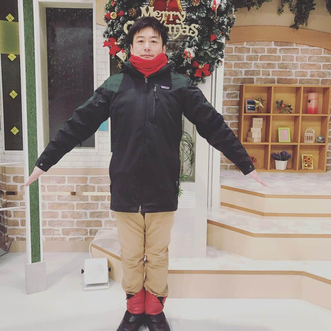 神田昭一さんのインスタグラム写真 - (神田昭一Instagram)「メリークリスマス🎄  #クリスマスイブ #クリスマスツリー #きょうはツリーのような衣装 #HTB #イチオシ #お天気 #空とハイタッチ #気象予報士 #神田昭一」12月24日 20時22分 - shouichi_kanda