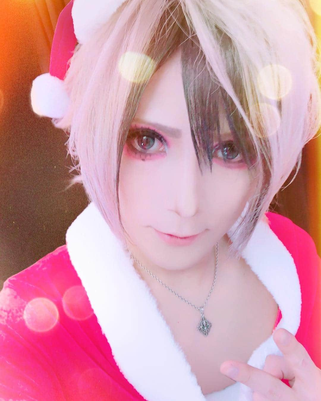 TERUのインスタグラム：「Merry Christmas！(。・_・。)/ 🌟🎄🎁🦌🍗🌰🍌🎉🎅🍰🎂🌟❤️」