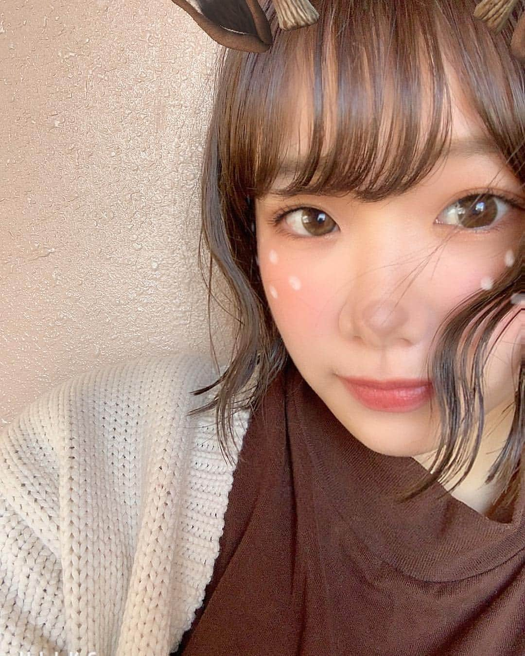 きりまるさんのインスタグラム写真 - (きりまるInstagram)「. . 最近もうこのカメラアプリしか使ってない☀️♡ もはやこれでしか自撮りできない。 . . とにかく透明感やばいしめっちゃ盛れるし フィルター可愛いし、加工アプリ使ってない みたいに自然に盛れる☀️あと画質がとてもよい💮 なんかもう文章じゃ伝わらんけん とにかく使ってみてくださいな〜！ いろんな機能たくさんあるよ👧🏻 . ちなみに、これはクリスマスフィルター🎄♡ . .  #UlikeXmas#Ulikeクリスマス #クリスマス#クリスマス飾り#ulike」12月24日 21時16分 - kirimaruuu