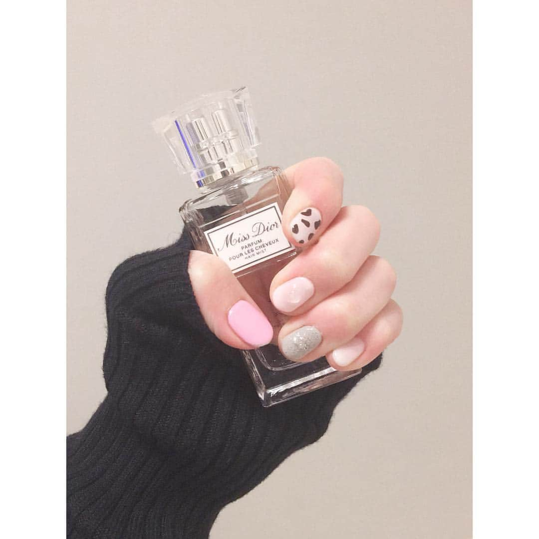 国井麻緒さんのインスタグラム写真 - (国井麻緒Instagram)「久々にネイルしてもらった💅😻 やっぱりテンション上がるなぁ❤︎ #ネイル #ピンク #クリスマスイブ #レオパード」12月24日 21時48分 - kuniimao