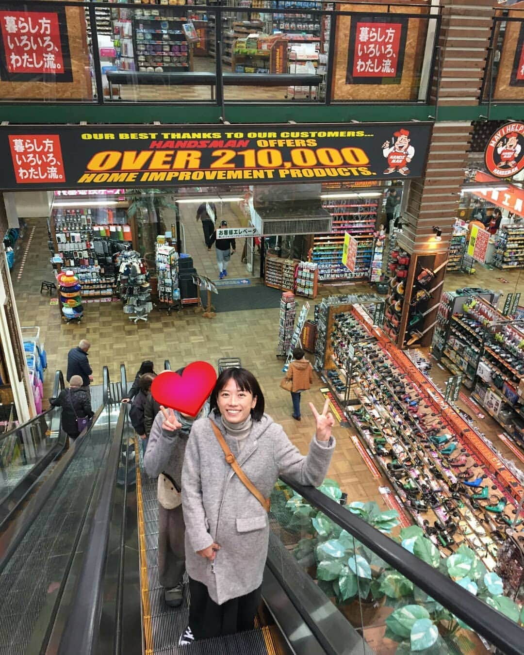 甲斐麻美さんのインスタグラム写真 - (甲斐麻美Instagram)「熊本の最強のホームセンター「ハンズマン」にも行ったよ😉✨ ブンブンの里親さんと一緒に必要な物を買って、みんなで阿蘇のドックランにも行ったのだ😍✨ #ブログ更新しました #ハンズマン #HANDSMAN #熊本住んでた頃行きまくってたw #大きいホームセンター大好き」12月24日 22時21分 - kaico_asami