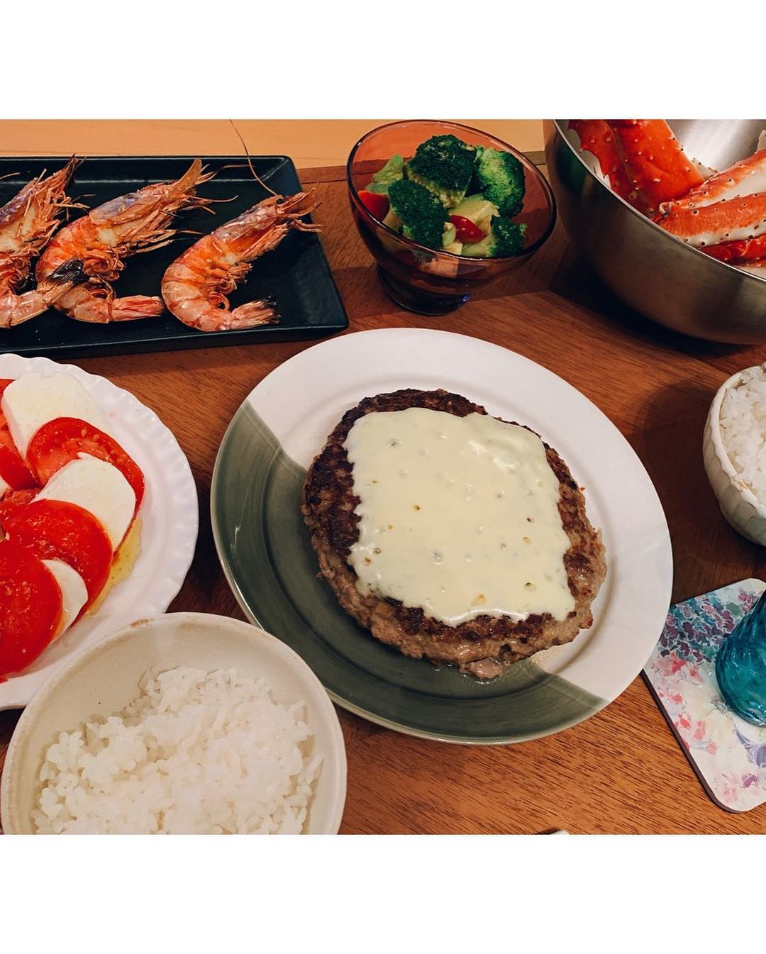 久冨慶子さんのインスタグラム写真 - (久冨慶子Instagram)「クリスマスイブのご飯🎄 大きな大きなハンバーグ作ってくれました😋 ＊ ＊ #クリスマスイブ #ありがとう #とっても美味しかった #おなかいっぱい #ハンバーグ #ハンバーグ師匠 #夜ご飯 #大津食堂」12月24日 22時29分 - keiko0hisatomi