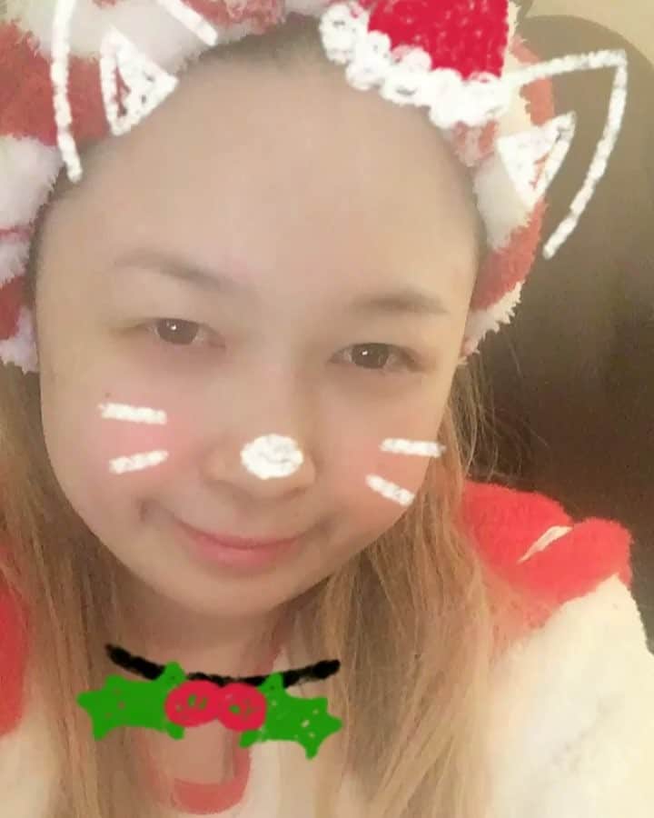 川瀬智子のインスタグラム：「Merry Christmas~🥤🎅🏻🎄♥️ ゲームしすぎからの...疲れ目クリスマス!!」