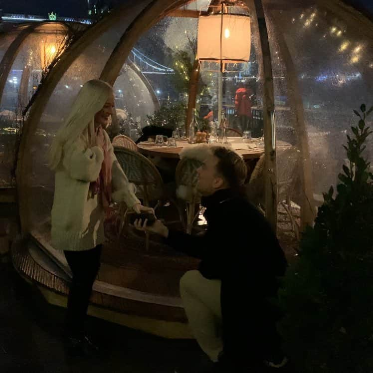 ペニー・クームズさんのインスタグラム写真 - (ペニー・クームズInstagram)「Last night after an amazing weekend with our families, in a romantic igloo on the river, next to Tower Bridge and under London’s beautiful Christmas Lights.... my best friend asked me to marry him.  We have been together since we were teenagers, shared ups & downs and travelled the world together. I am the luckiest girl in the world because I get to share the rest of my life with someone who truly is the love of my life.  You make me happier than I could ever imagine and more loved than I ever thought possible... You have made me a better person, so I am truly blessed to be a part of your life. I love you more than words can say @n_buckland Thank you for choosing me to be your Fiancée ♥️💍」12月25日 0時25分 - pennycoomes