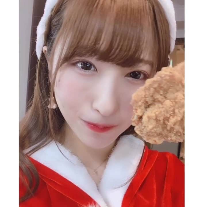 小桃音まいのインスタグラム：「Christmasとはチキンを美味しく食べる日であります。🍗💓 #merrychristmas #christmas #xmas #サンタ #サンタコス #santaclaus #クリスマス #チキン #chicken #アイドル #idol #桃色革命 #小桃音まい #セルフィー #自撮り #selfie」