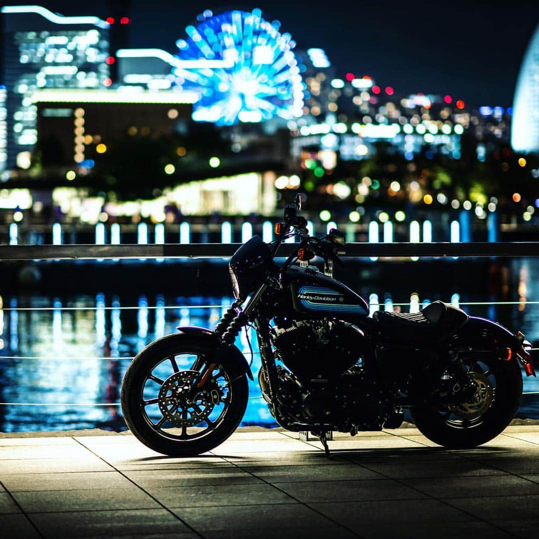 Harley-Davidson Japanさんのインスタグラム写真 - (Harley-Davidson JapanInstagram)「Merry Harley Christmas. 街の華やぎが、心に灯を点す日。#ハーレー #harley #ハーレーダビッドソン #harleydavidson #バイク #bike #オートバイ #motorcycle #アイアン1200 #iron1200 #xl1200ns #スポーツスター #sportster #夜景 #nightview #クリスマス #christmas #メリークリスマス #merrychristmas #横浜 #yokohama #2018 #自由 #freedom」12月25日 0時53分 - harleydavidsonjapan