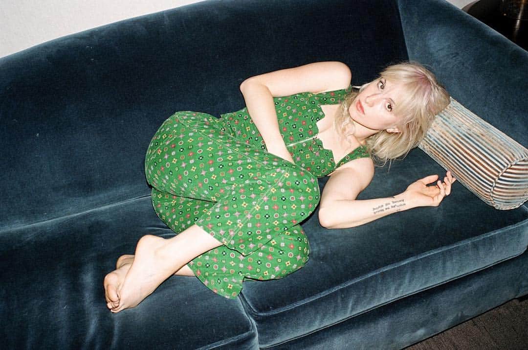Paramoreのインスタグラム：「She’s wearing green so we figured it’s a good time to post this one. Happy Christmas Eve. Photo by @phojoh - Management.」