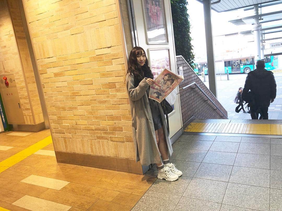 須田亜香里さんのインスタグラム写真 - (須田亜香里Instagram)「買ってすぐ読んじゃった🙋‍♀️ これ私なんですーって周りの人に言いたかった(笑)  #akb新聞 #コンビニに売ってます」12月25日 1時22分 - akarisuda
