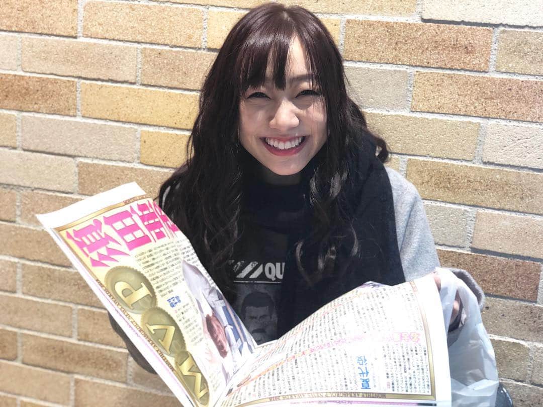 須田亜香里さんのインスタグラム写真 - (須田亜香里Instagram)「買ってすぐ読んじゃった🙋‍♀️ これ私なんですーって周りの人に言いたかった(笑)  #akb新聞 #コンビニに売ってます」12月25日 1時22分 - akarisuda